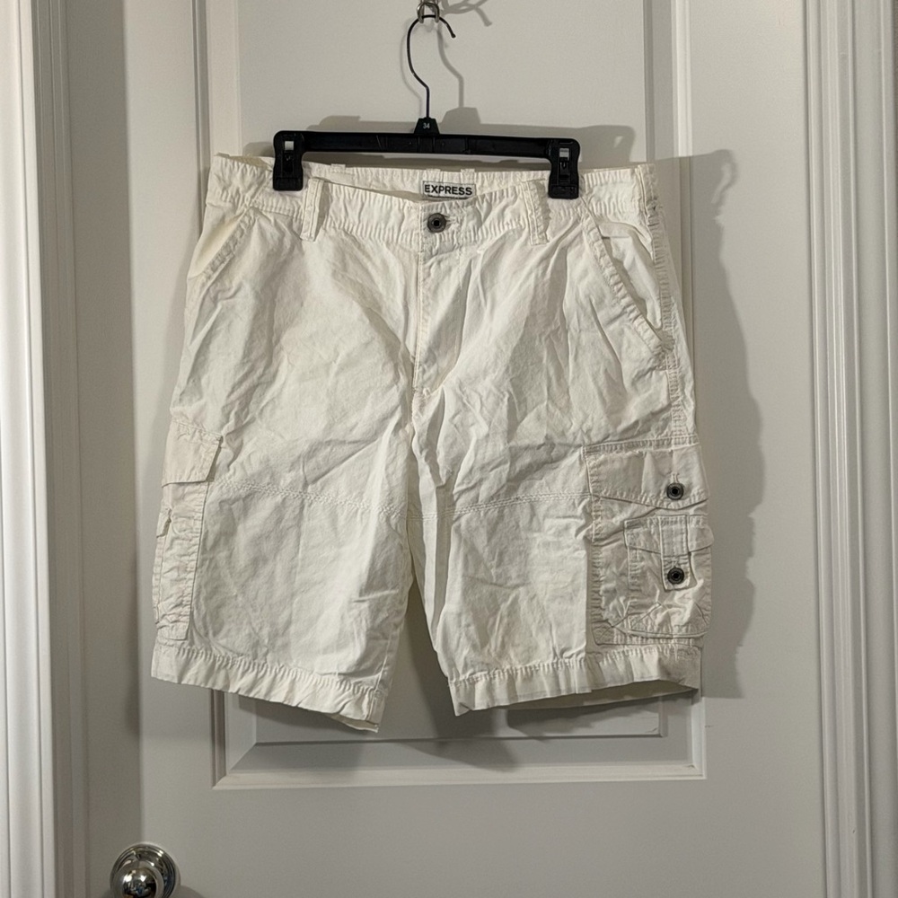 Express Men's Cream Cargo Shorts